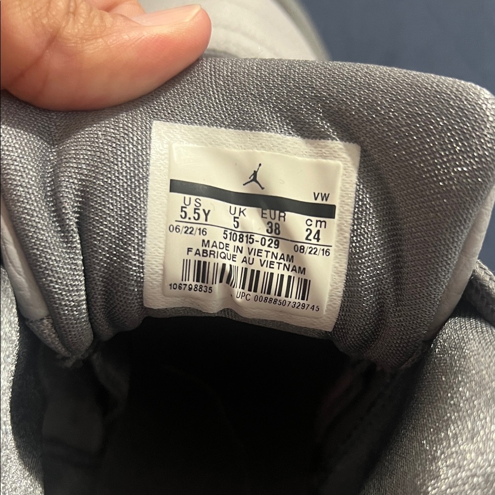 Jordan kids Sneakers in Gray and Pink - Picture 6 of 7